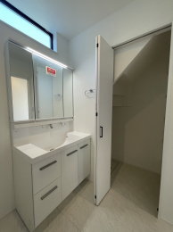 @ʑ́AOʋtŃCNۂg₷ɂ͏[̕Ȃ̂œpiXbL[܂B