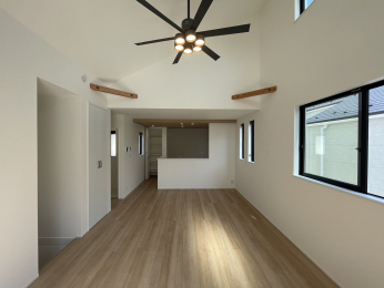 @LDK18.3̍LXƂԂLAVɂFANt̃_ECĝŉďłKɉ߂܂B